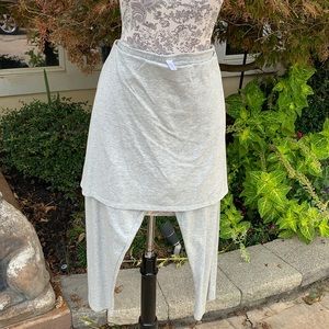 Womens work out comfy leggings snd ckirt in one. Size 1 x
